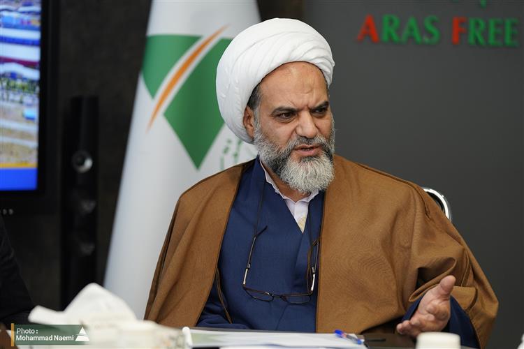 دیدار مدیرعامل منطقه آزاد ارس با امام جمعه هادیشهر و پدر شهید والامقام محمدجواد ناصری
