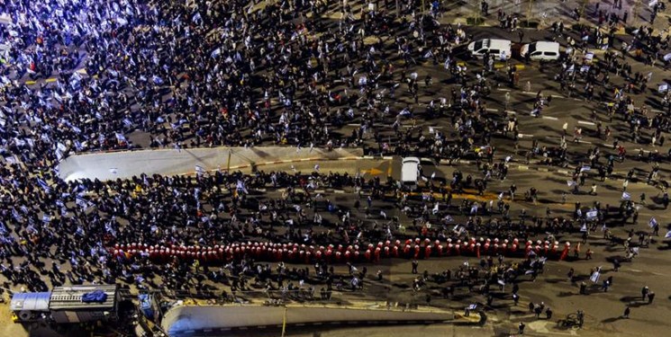 حمله پلیس اسرائیل به تظاهرات کنندگان با بمب صوتی