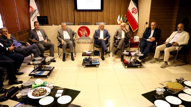 مشکلات شرکت‌های بزرگ معدنی و فولادی با حضور رئیس و هیات رئیسه اتاق ایران بررسی شد