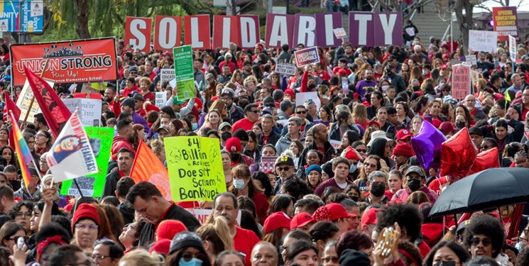 اعتصاب معلمان و کارکنان  مدارس لس‌آنجلس در اعتراض به حقوق پایین
