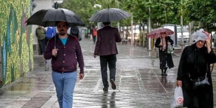 بارش باران در تهران/هوا سرد می‌شود