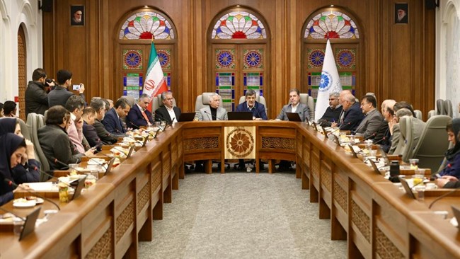 اقتصاد باید تعیین کننده سیاست باشد | پیشنهاد تشکیل ستاد بحران در اتاق های سراسر کشور | تاکید بر استفاده عملی از ظرفیت‌های بخش خصوصی