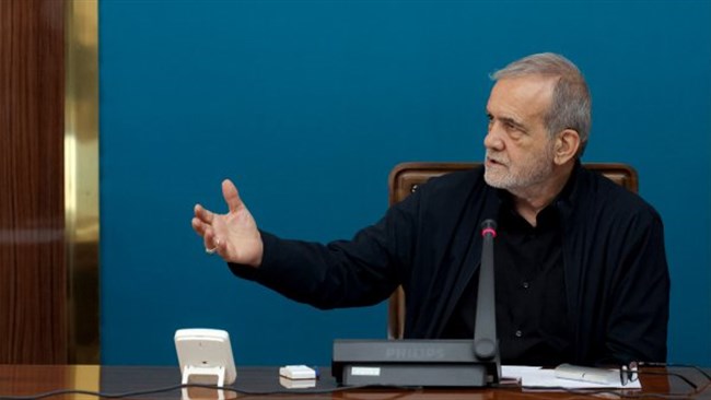 اتاق بازرگانی و فعالان اقتصادی یکی از ارکان مهم پیشرفت کشور هستند | توسعه روابط با کشورهای منطقه و جهان اسلام را ادامه می‌دهیم