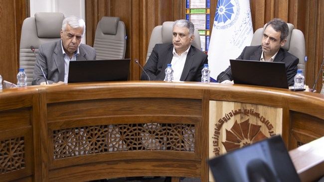 اقتصاد دستوری و محدودیت های تخصیص و تامین ارز، واحدهای تولیدی را دچار روزمرگی کرده است