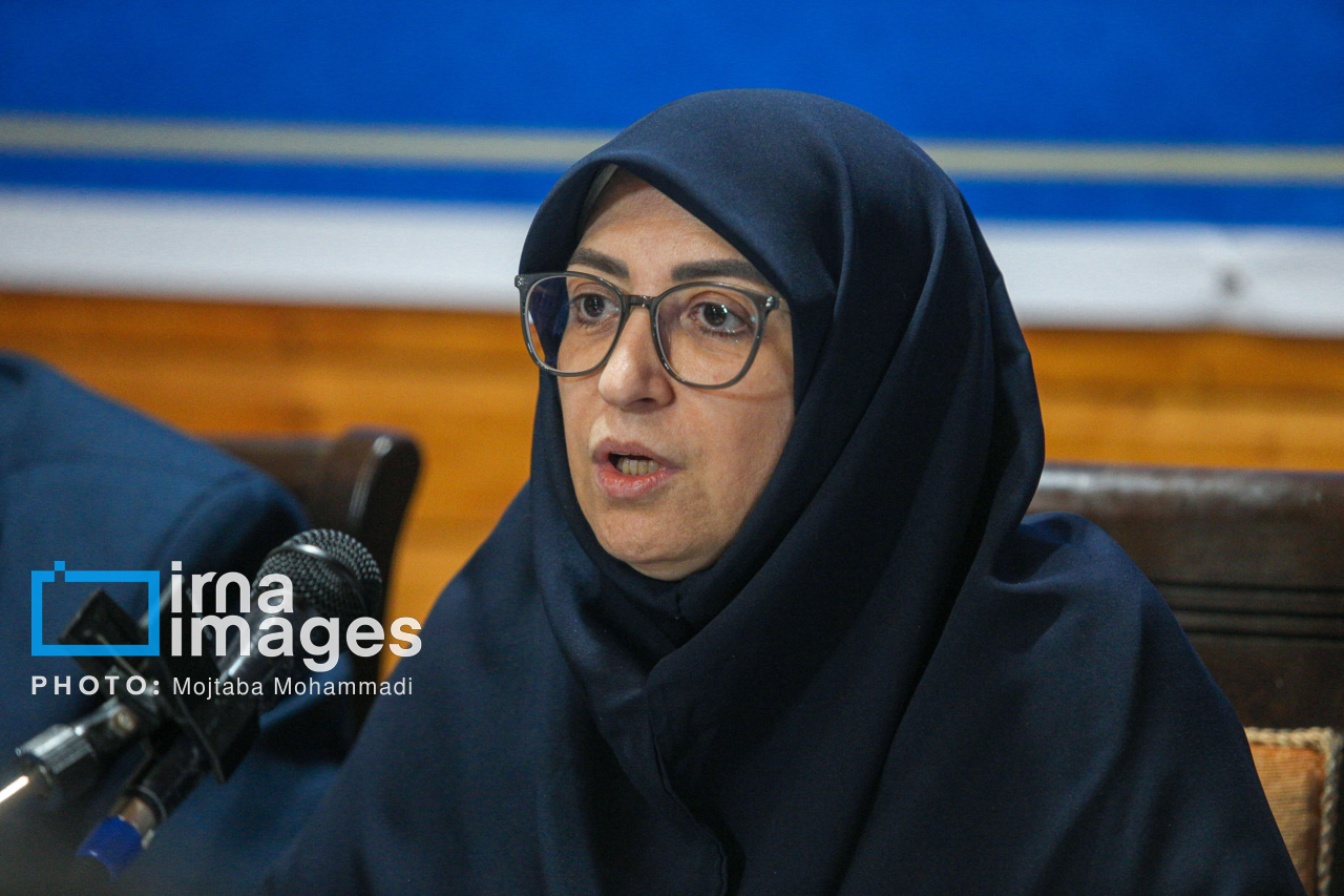 رئیس سازمان محیط زیست از نمایشگاه بین‌المللی نفت دیدن کرد