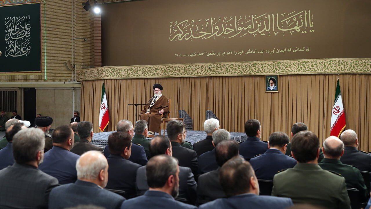 رهبر انقلاب:۲۲بهمن امسال یک قیام مردمی و حرکت بزرگ ملی بود/سخنان رئیس جمهور مکمل حرکت مردم