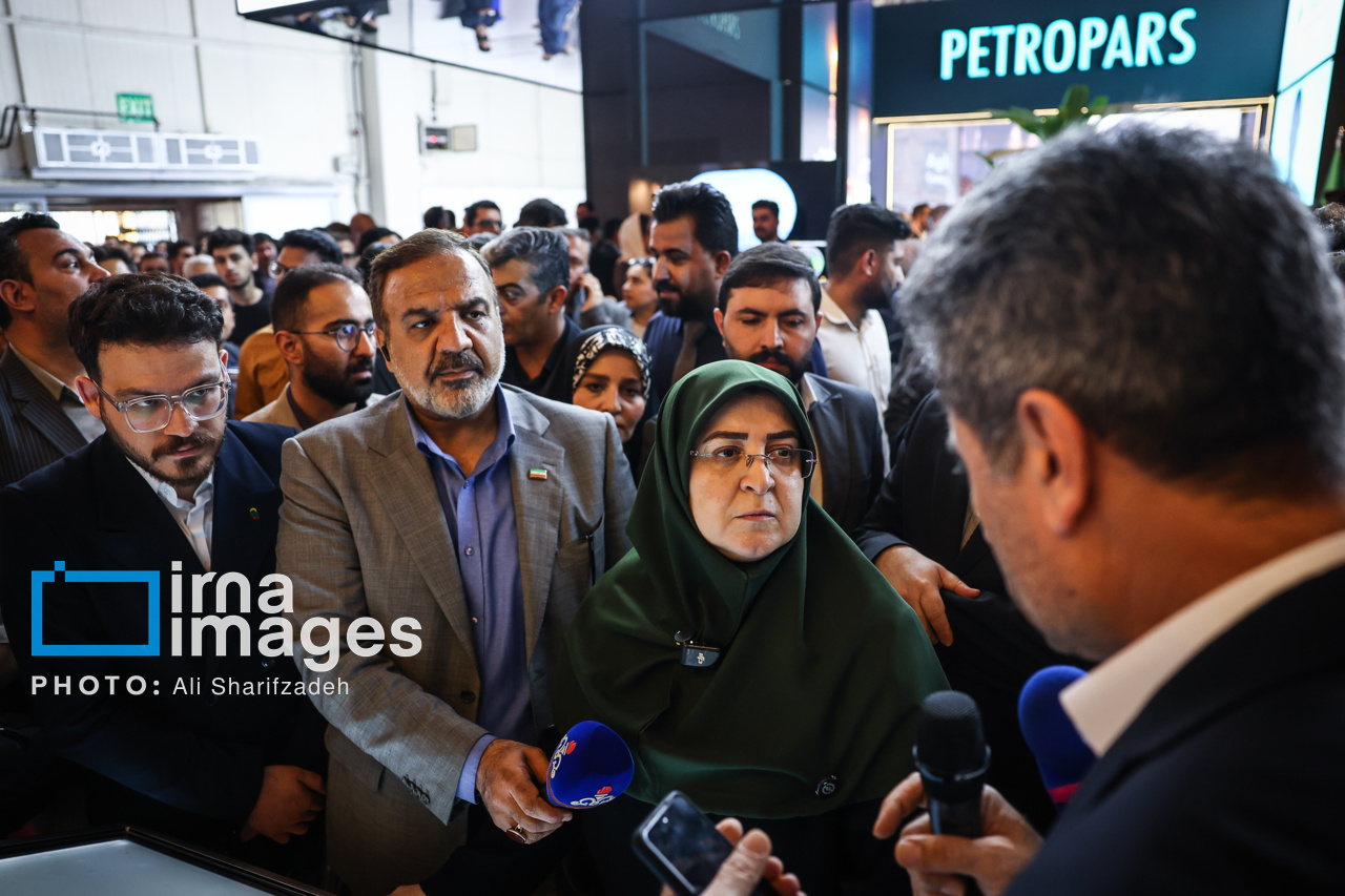 مهاجرانی: صنعت نفت، پیشران اقتصاد ایران است