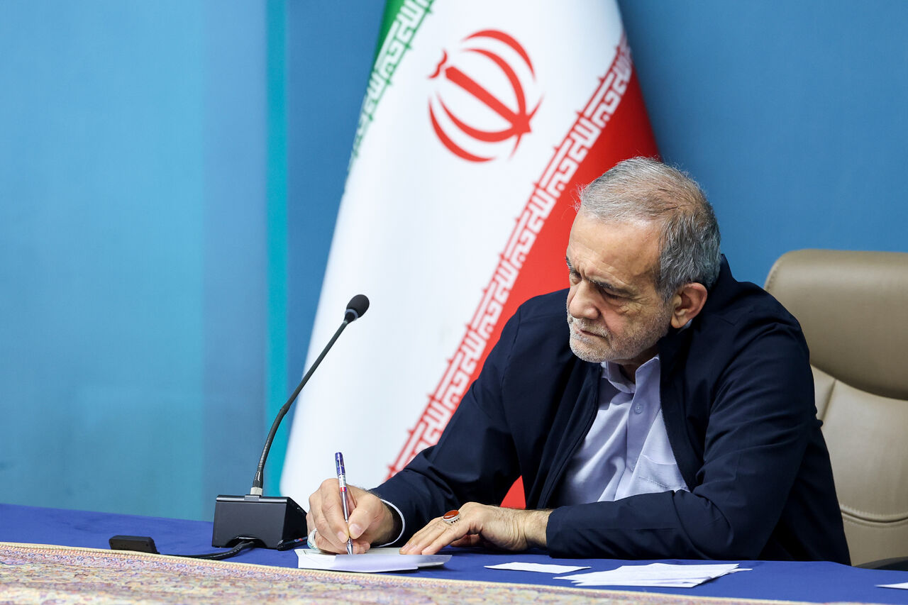پیام تسلیت رئیس جمهور در پی درگذشت خواهر «محمدرضا نعمت‌زاده»