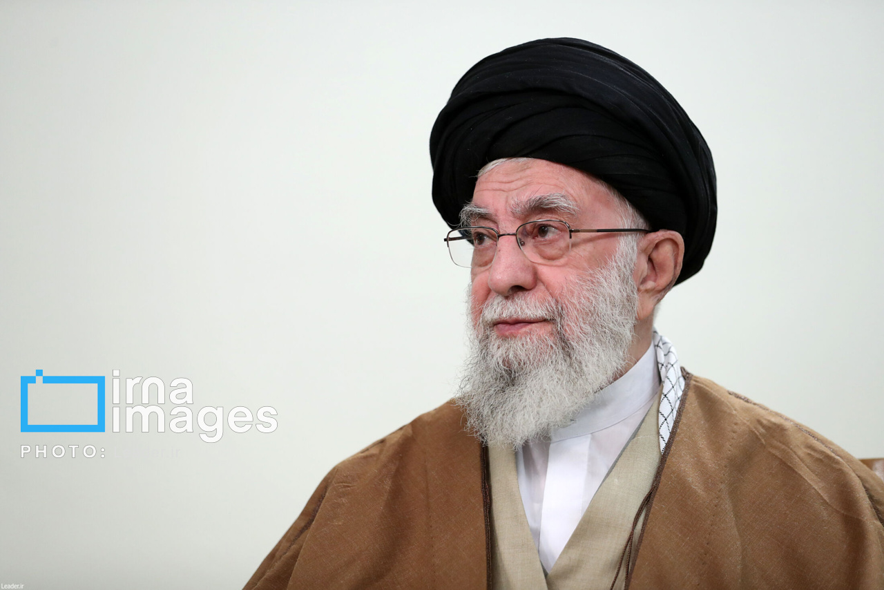 رهبر معظم انقلاب: مهمترین وظیفه حوزه، بلاغ مبین و زمینه‌سازی برای تمدن نوین اسلامی است
