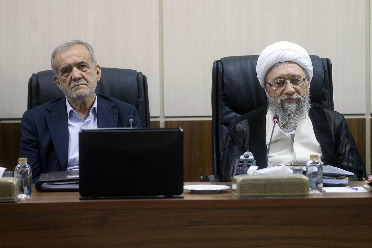 آیت الله آملی لاریجانی: اظهارات سخیف ترامپ ناشی از عدم تعادل فکری است