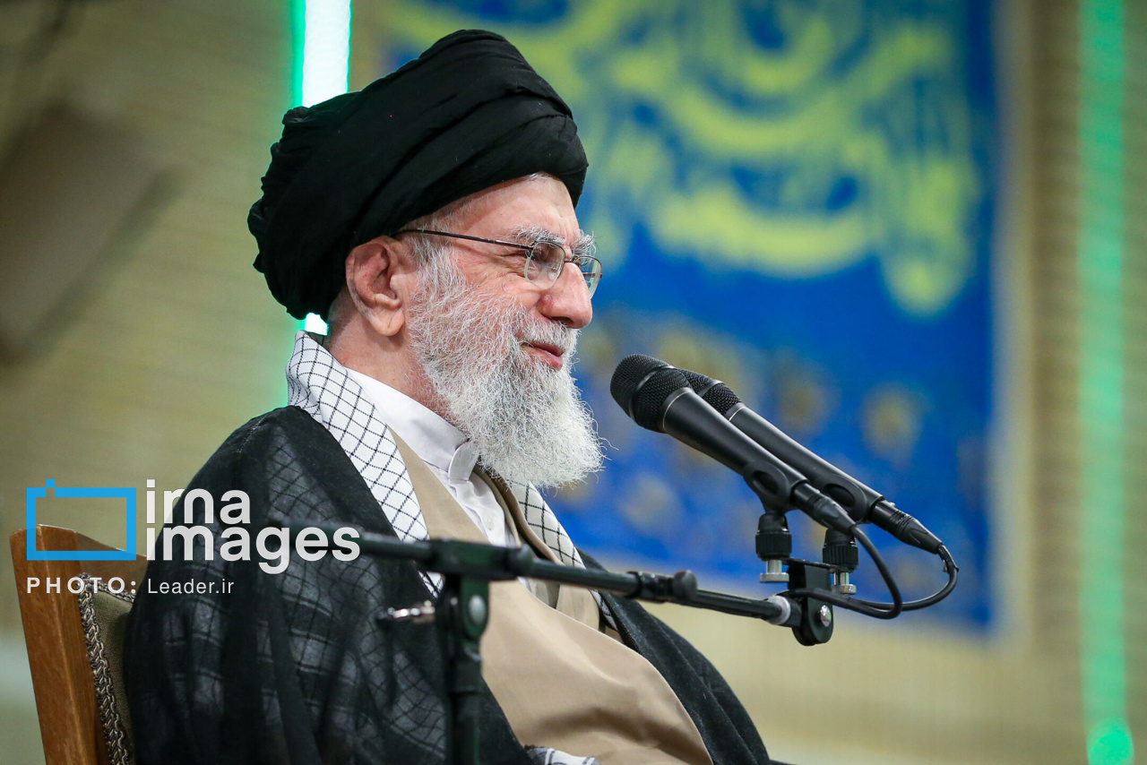 جمعی از معلمان سراسر کشور با رهبر انقلاب دیدار می‌کنند