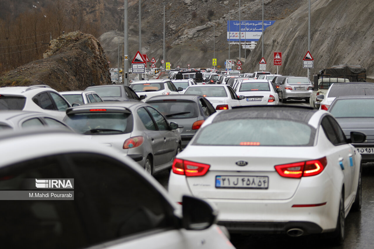 ترافیک در محورهای چالوس، هراز و آزادراه قزوین - تهران سنگین شد