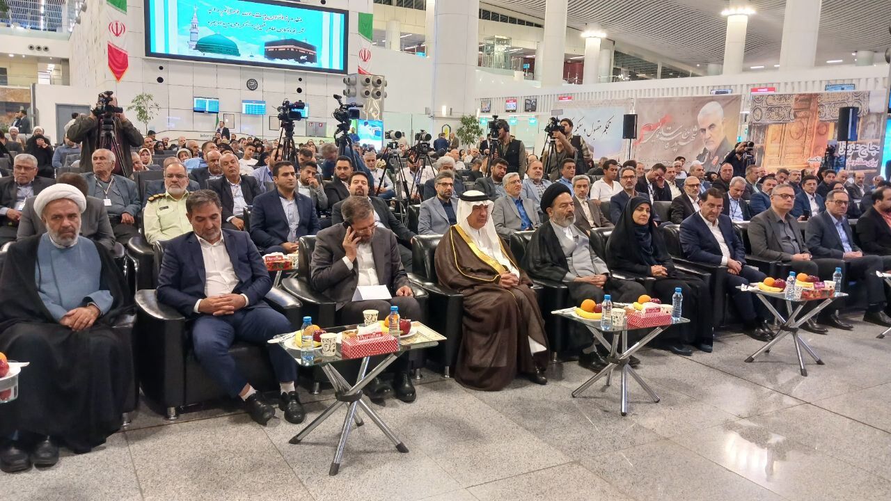 نخستین کاروان حج ۱۴۰۴ از فرودگاه بین المللی امام (ره) راهی سرزمین وحی شد