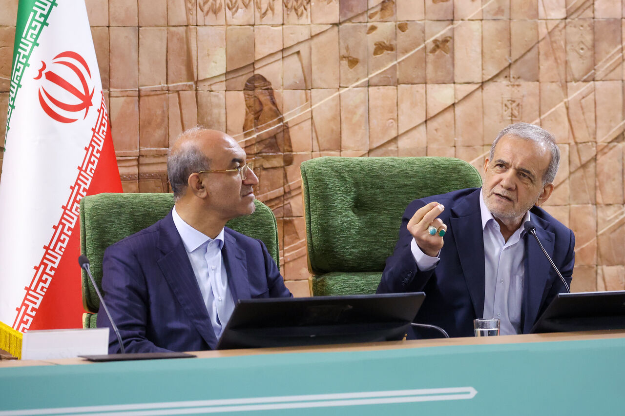 پزشکیان: مدارس ما باید دانش آموزان خلاق و پرسشگر تربیت کند