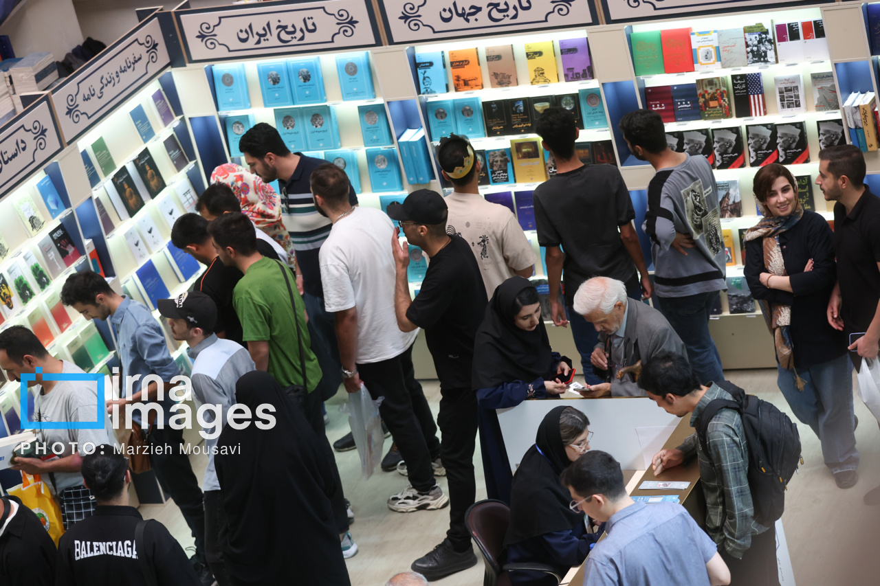 روز دوم نمایشگاه کتاب تهران؛ فرصتی برای گفت‌وگوهای فرهنگی با فرهیختگان
