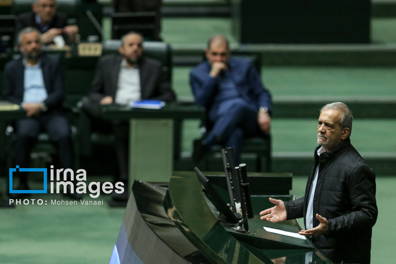 پزشکیان: زندگی معمولی شهید رئیسی و شهدای خدمت پاسخ محکم به ادعاهای دشمنان نظام است