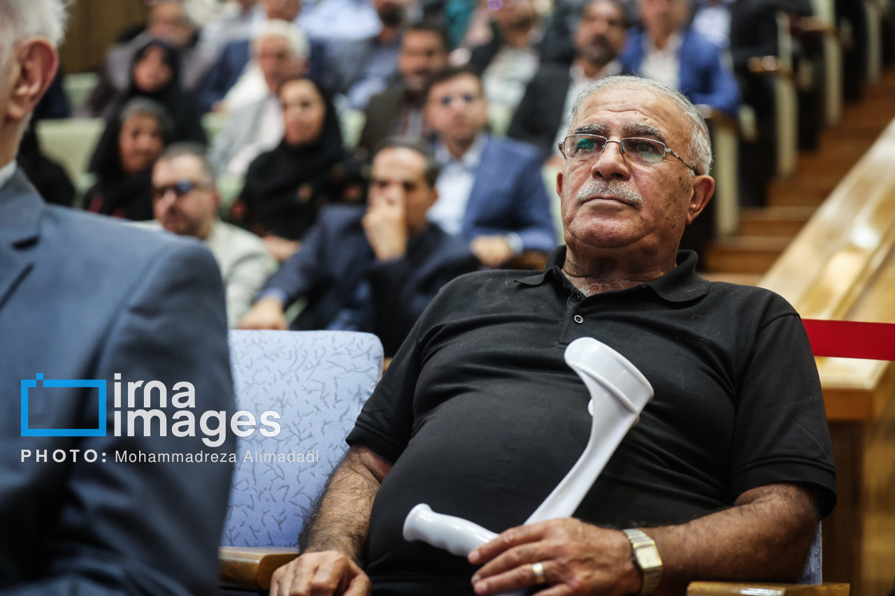 عیادت رئیس هیات مدیره استقلال از روشن