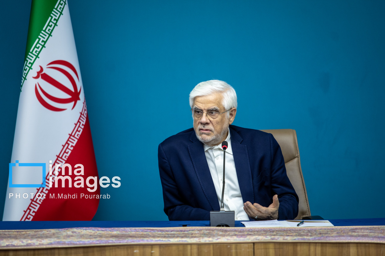 عارف: نمی‌توان قوانین سنتی را به فضای مجازی تسری داد