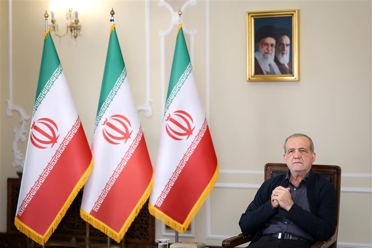 پزشکیان: سخت‌ترین شرایط پس از انقلاب را با اتکای به مردم پشت سر گذاشتیم/ وفاق یعنی شایسته‌سالاری، نه سهم‌خواهی جناح‌ها